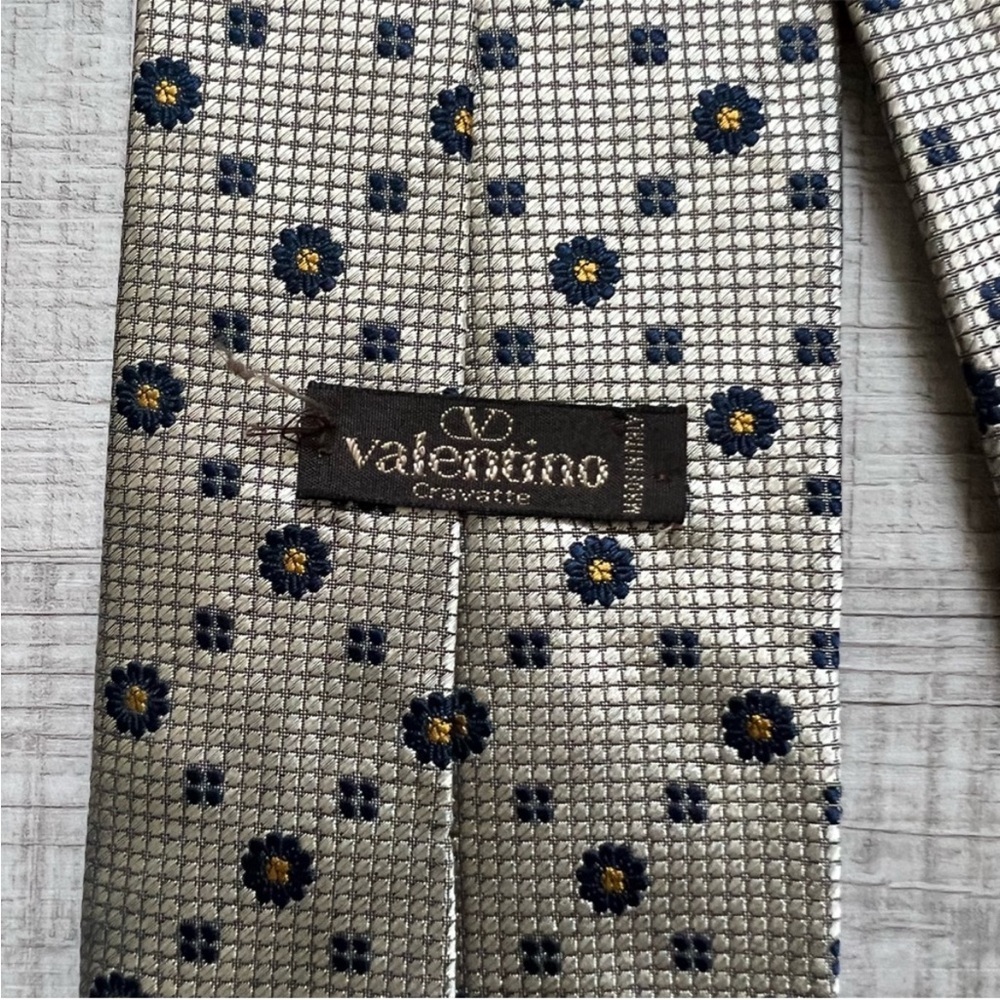 VINTAGE VALENTINO Metallic Gold Floral Tie - Picture 9 of 12